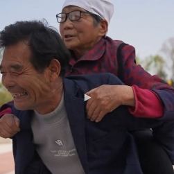 世界上只有父母的爱是无私的爱封面